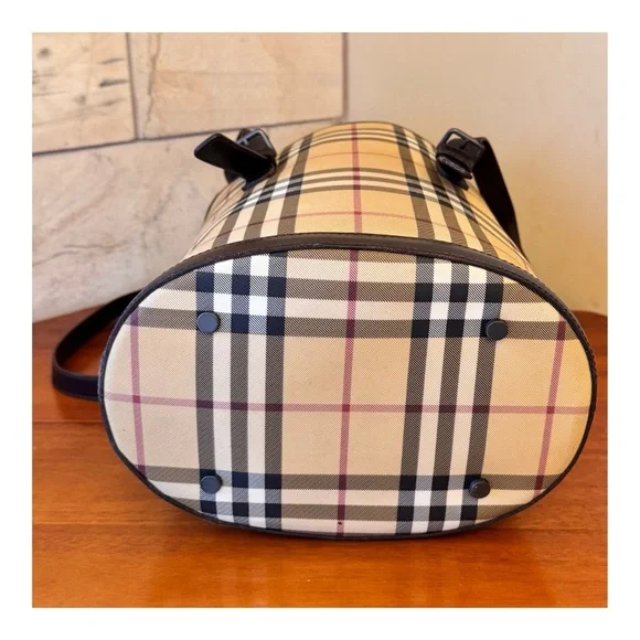❤️BEAUTIFUL❤️Burberry Bucket Bag - Picture 5 of 13